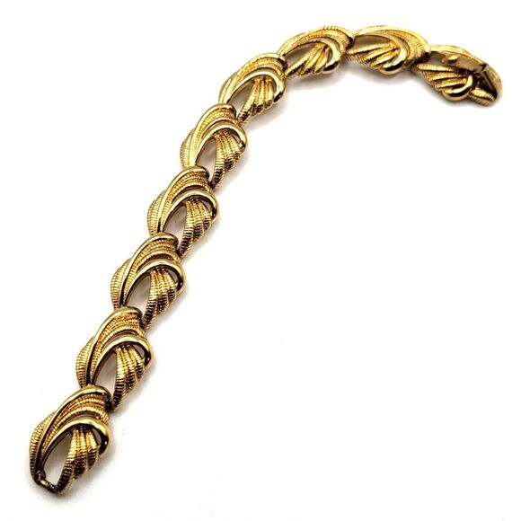Monet Chunky Goldtone Bracelet Chain 7in - Picture 2 of 5